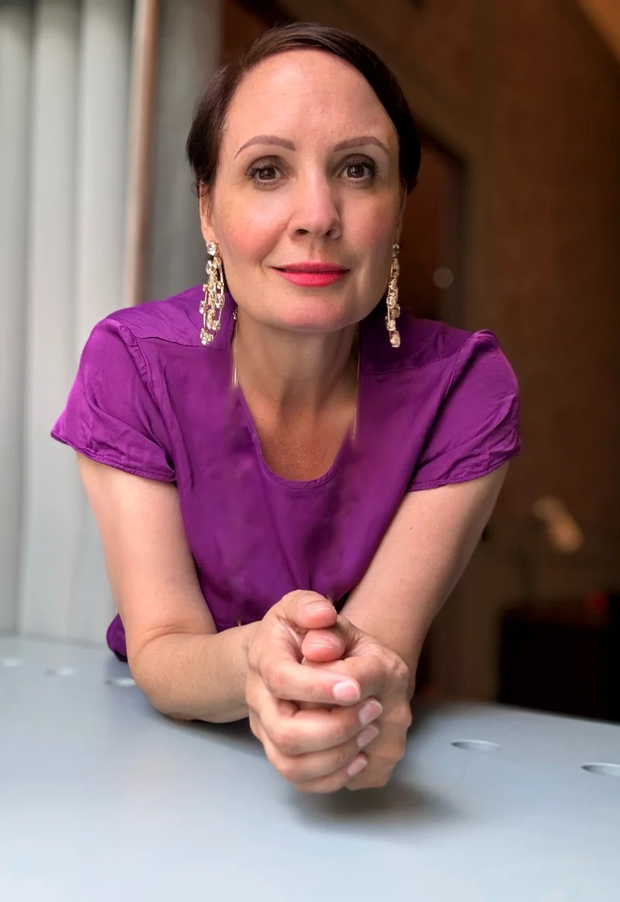 Reisebloggerin Ingrid von Lustwandlerin aus Hamburg im lila Shirt