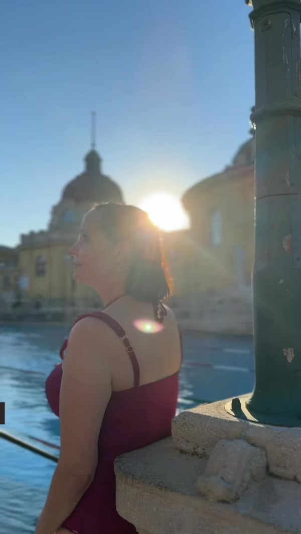 Instagram Reel von Lustwandlerin: Kinners, willkommen zu Teil 2 meines Vlogs aus Budapest! Heute wird’s wieder aufregend.